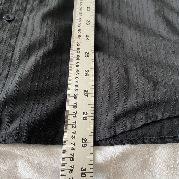 RipZone Men's Slim Fit Black Textured Short Sleeve Button Up‎ Shirt Size Large - Picture 11 of 12
